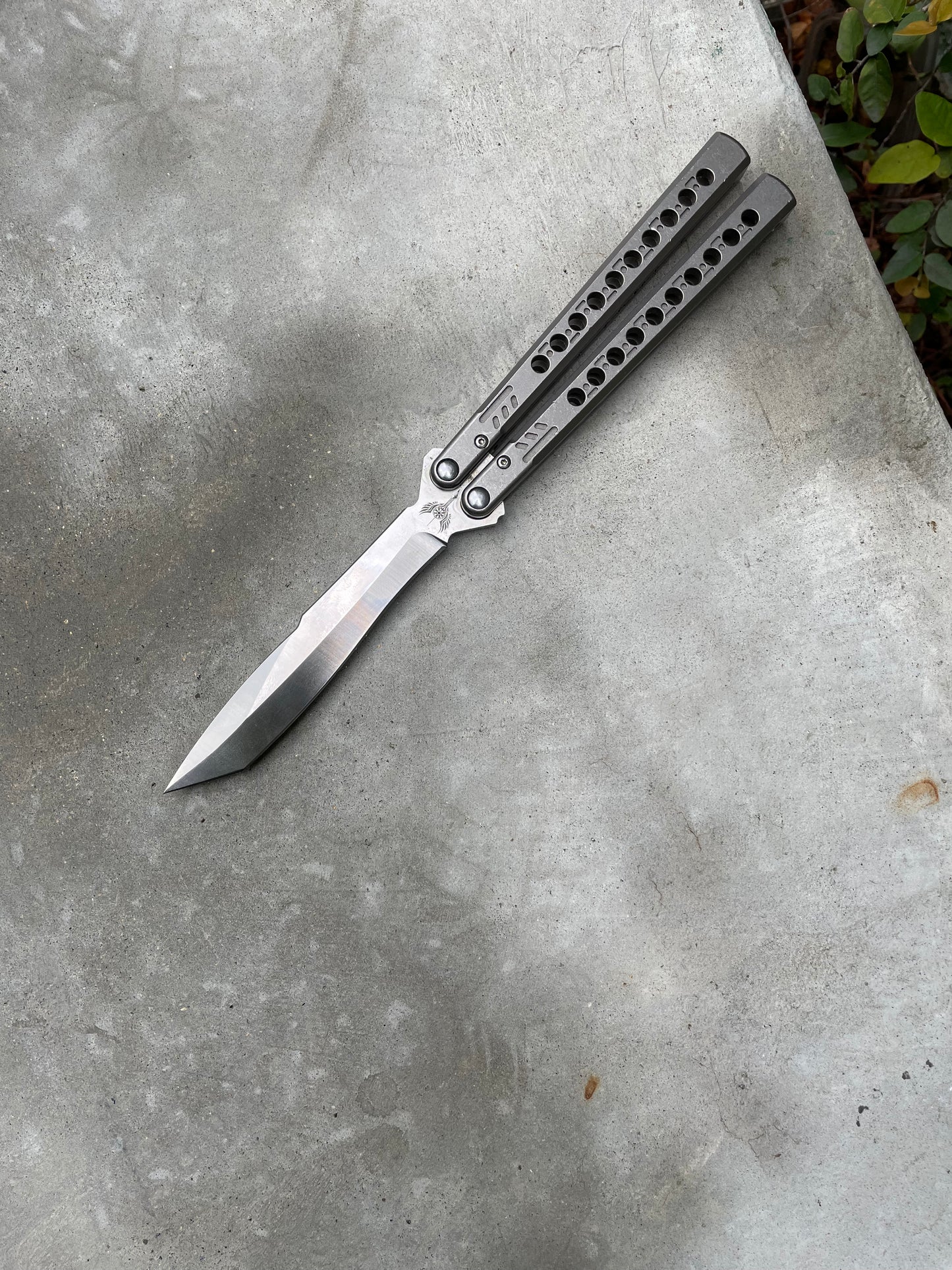 Black Balisong Valkaria