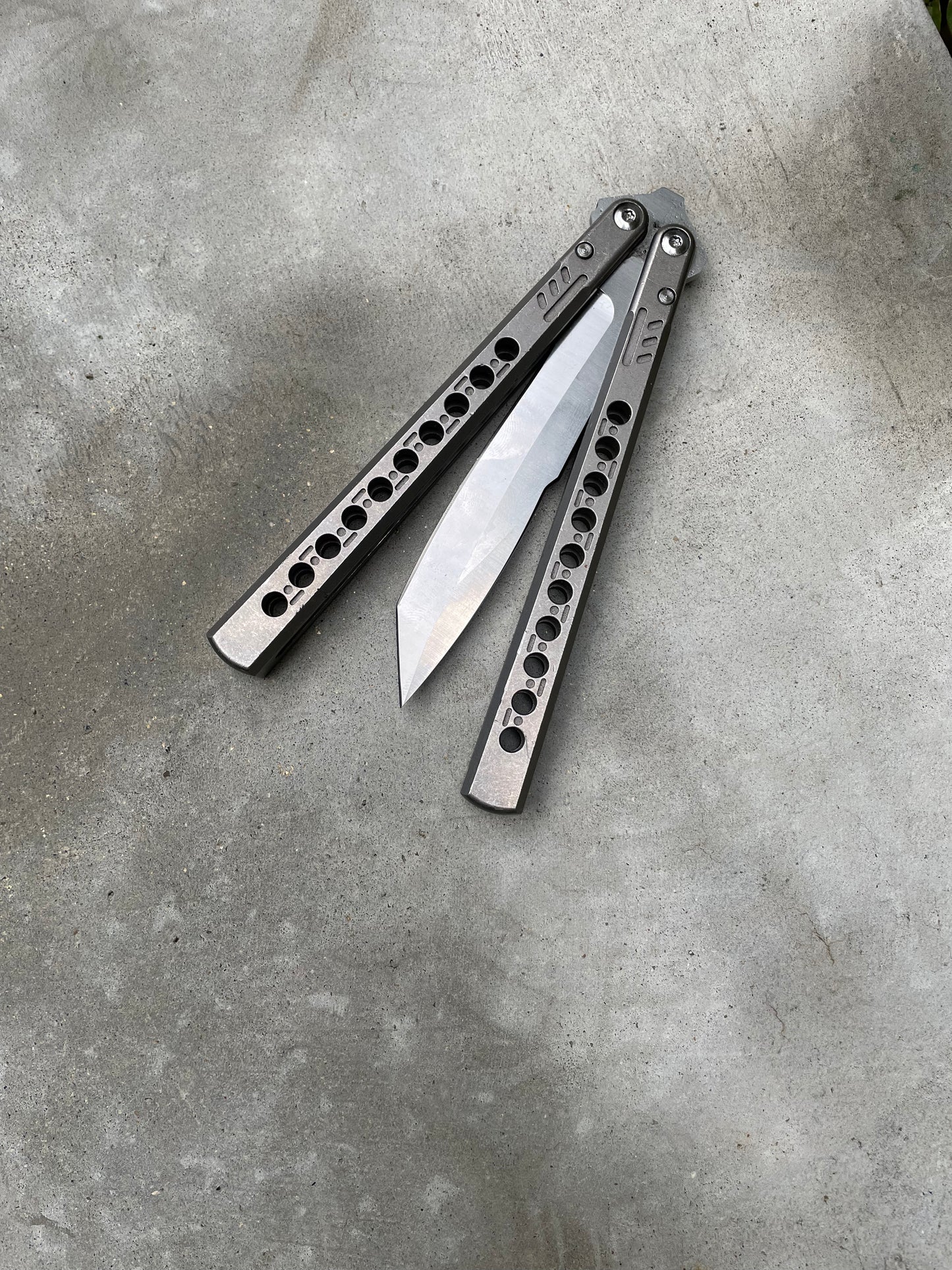 Black Balisong Valkaria