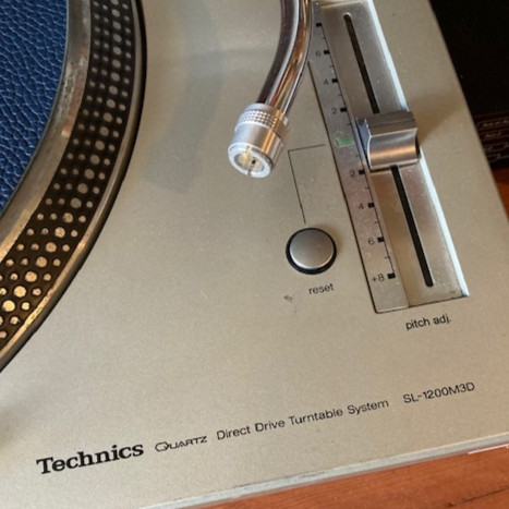 TECHNICS TURNTABLE SL-1200M3D