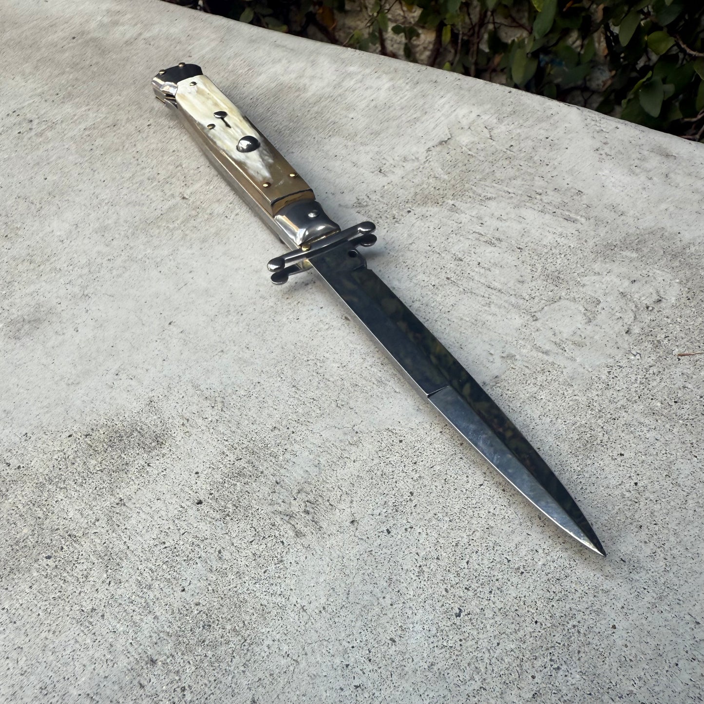 Frank Beltrame Switchblade White / Tan Horn