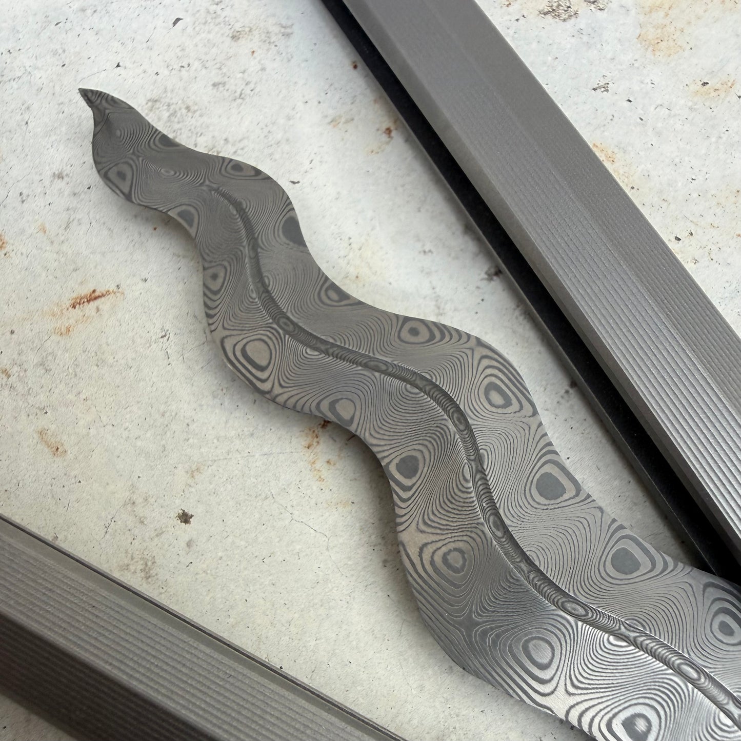 Ceroni Knives -Bali Kriss Damascus Blade