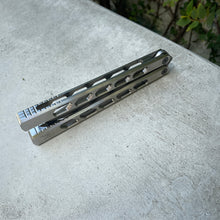 Load image into Gallery viewer, Ceroni Knives Trinidad Scorpion #01/10
