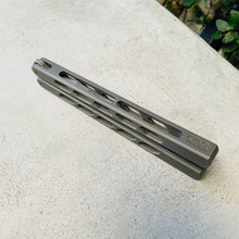 Load image into Gallery viewer, Ceroni Knives Baliviper #01
