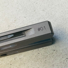 Load image into Gallery viewer, Ceroni Knives Baliviper #01

