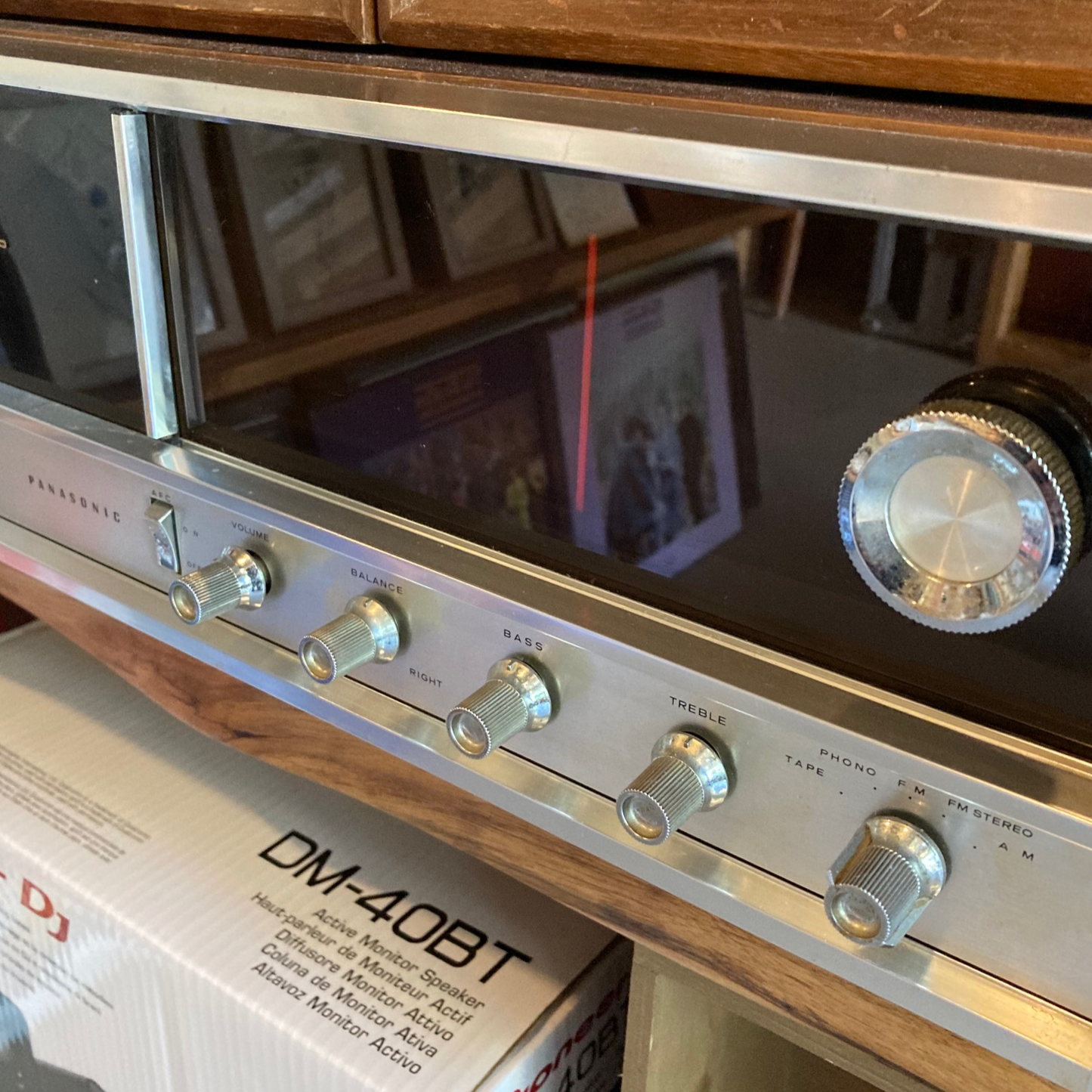 Panasonic 8 track stereo with speakers RE-7070