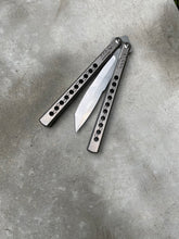 Load image into Gallery viewer, Black Balisong Valkaria
